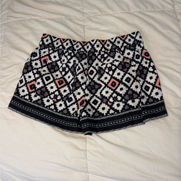 LOFT Black and White Geometric High Waist Shorts - Picture 2 of 3